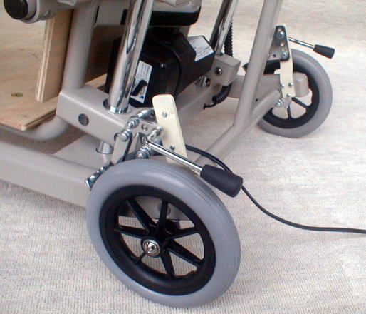 アシスタンドにブレーキ付き車輪